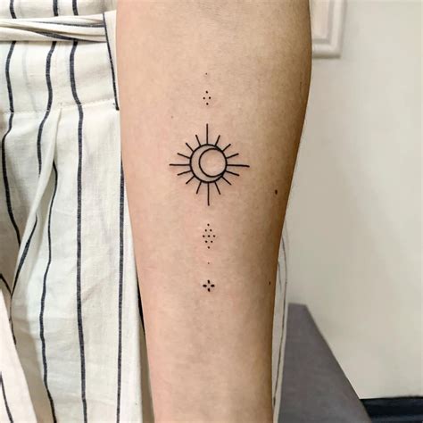 40+ Ideas de tatuajes minimalistas que demuestran que menos。